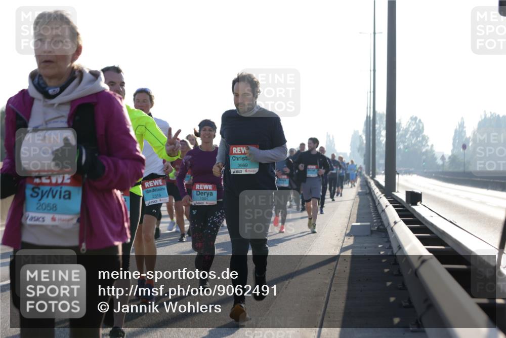 03.10.2025 - Köhlbrandbrückenlauf Jannik Wohlers http://msf.ph/oto/9062491 03.10.2025 09:23:40 Position 3 2058, 2319, 1001, 3669 meine-sportfotos.de