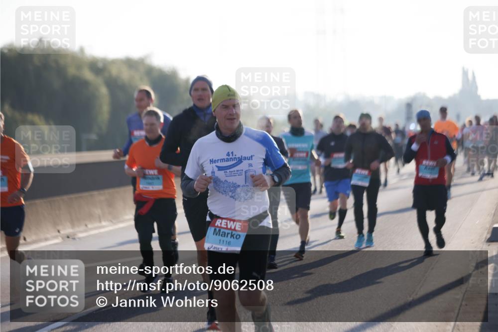 03.10.2025 - Köhlbrandbrückenlauf Jannik Wohlers http://msf.ph/oto/9062508 03.10.2025 09:15:40 Position 3 41, 29, 2012, 1, 1116 meine-sportfotos.de