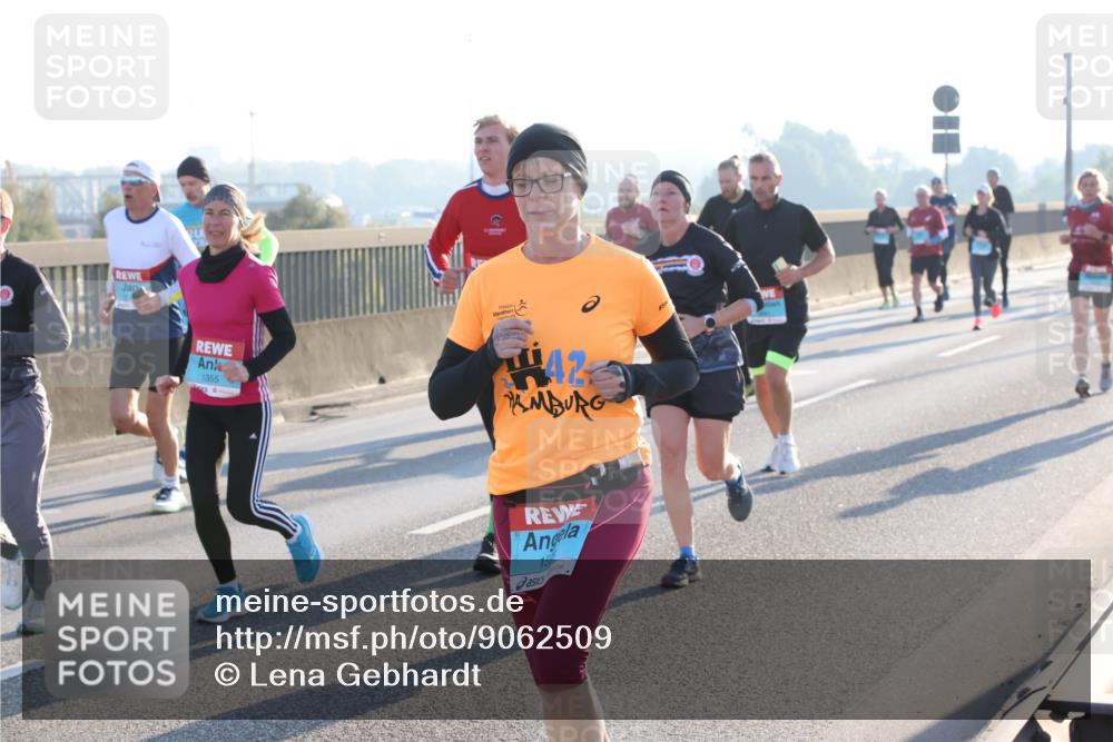 03.10.2025 - Köhlbrandbrückenlauf Lena Gebhardt http://msf.ph/oto/9062509 03.10.2025 09:20:20 Position 1 1355, 15 meine-sportfotos.de