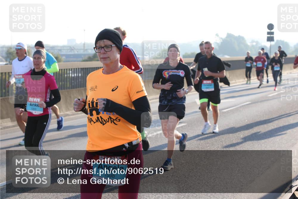 03.10.2025 - Köhlbrandbrückenlauf Lena Gebhardt http://msf.ph/oto/9062519 03.10.2025 09:20:20 Position 1 1355, 1598 meine-sportfotos.de