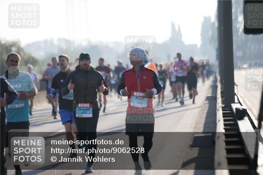03.10.2025 - Köhlbrandbrückenlauf Jannik Wohlers http://msf.ph/oto/9062528 03.10.2025 09:15:42 Position 3 1141, 2959, 1134 meine-sportfotos.de