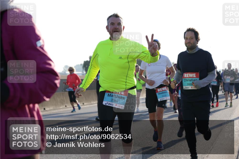 03.10.2025 - Köhlbrandbrückenlauf Jannik Wohlers http://msf.ph/oto/9062534 03.10.2025 09:23:41 Position 3 2362, 2319, 3669 meine-sportfotos.de