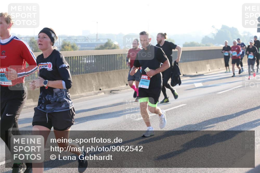 03.10.2025 - Köhlbrandbrückenlauf Lena Gebhardt http://msf.ph/oto/9062542 03.10.2025 09:20:21 Position 1 2560, 641 meine-sportfotos.de