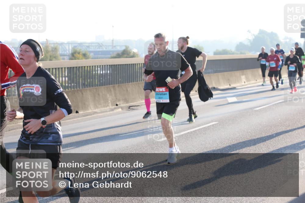 03.10.2025 - Köhlbrandbrückenlauf Lena Gebhardt http://msf.ph/oto/9062548 03.10.2025 09:20:21 Position 1 3641 meine-sportfotos.de