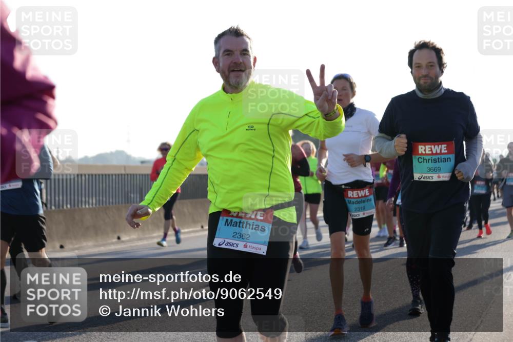 03.10.2025 - Köhlbrandbrückenlauf Jannik Wohlers http://msf.ph/oto/9062549 03.10.2025 09:23:41 Position 3 2362, 2319, 3669 meine-sportfotos.de