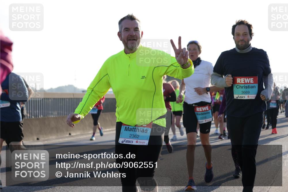 03.10.2025 - Köhlbrandbrückenlauf Jannik Wohlers http://msf.ph/oto/9062551 03.10.2025 09:23:41 Position 3 2362, 2319, 3669 meine-sportfotos.de