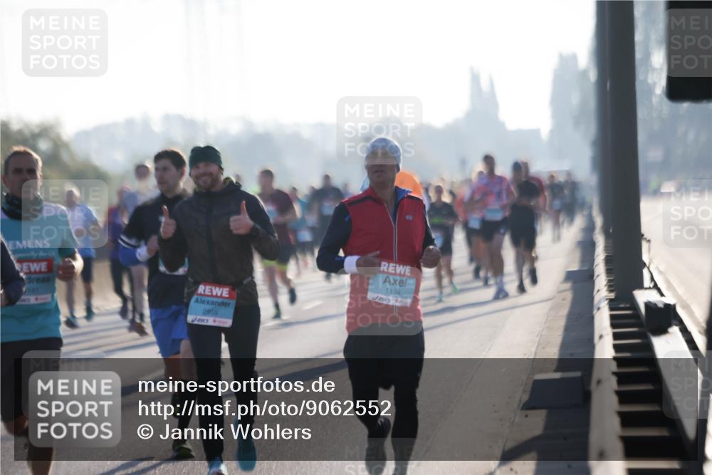 03.10.2025 - Köhlbrandbrückenlauf Jannik Wohlers http://msf.ph/oto/9062552 03.10.2025 09:15:42 Position 3 1141, 2959, 1134 meine-sportfotos.de
