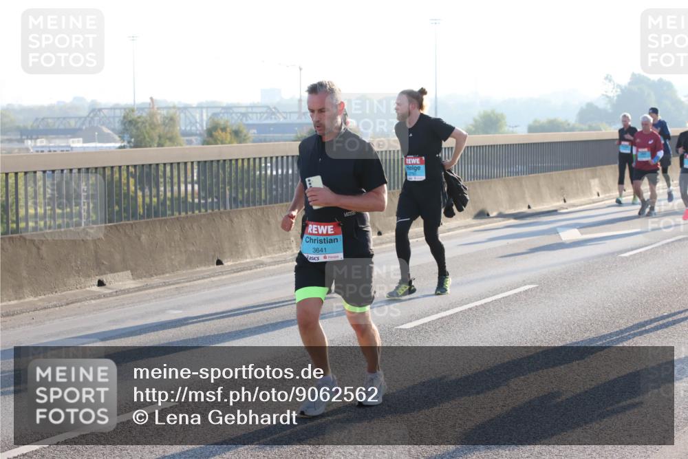 03.10.2025 - Köhlbrandbrückenlauf Lena Gebhardt http://msf.ph/oto/9062562 03.10.2025 09:20:22 Position 1 3641 meine-sportfotos.de
