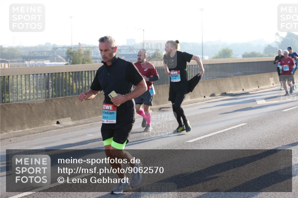 03.10.2025 - Köhlbrandbrückenlauf Lena Gebhardt http://msf.ph/oto/9062570 03.10.2025 09:20:22 Position 1 3641, 2793 meine-sportfotos.de