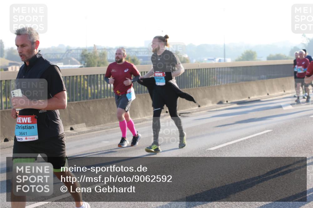 03.10.2025 - Köhlbrandbrückenlauf Lena Gebhardt http://msf.ph/oto/9062592 03.10.2025 09:20:22 Position 1 3641 meine-sportfotos.de