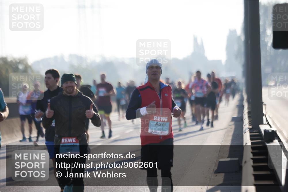 03.10.2025 - Köhlbrandbrückenlauf Jannik Wohlers http://msf.ph/oto/9062601 03.10.2025 09:15:42 Position 3 2959, 1134 meine-sportfotos.de
