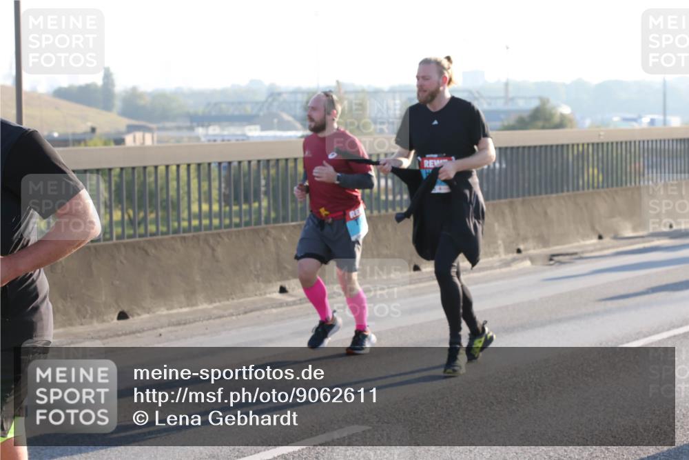 03.10.2025 - Köhlbrandbrückenlauf Lena Gebhardt http://msf.ph/oto/9062611 03.10.2025 09:20:23 Position 1  meine-sportfotos.de