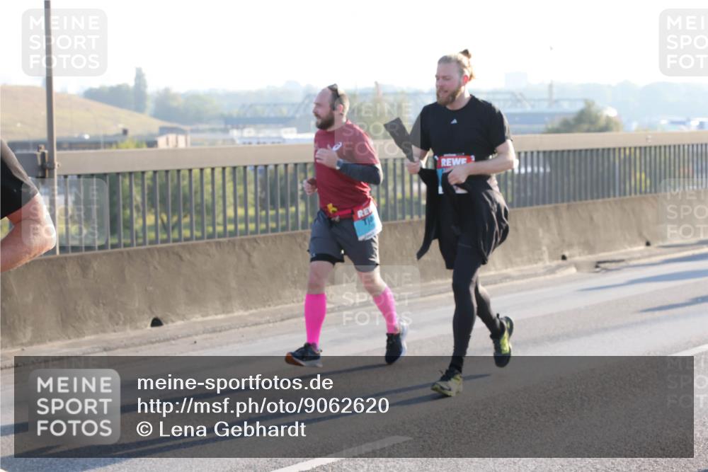 03.10.2025 - Köhlbrandbrückenlauf Lena Gebhardt http://msf.ph/oto/9062620 03.10.2025 09:20:23 Position 1  meine-sportfotos.de