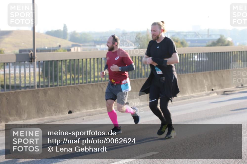 03.10.2025 - Köhlbrandbrückenlauf Lena Gebhardt http://msf.ph/oto/9062624 03.10.2025 09:20:23 Position 1  meine-sportfotos.de