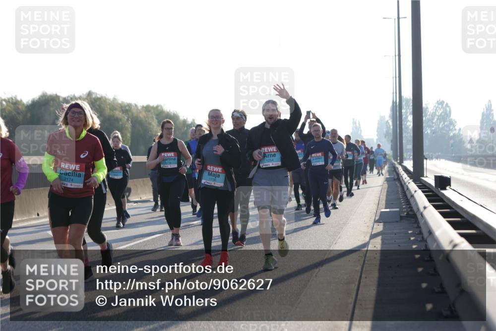 03.10.2025 - Köhlbrandbrückenlauf Jannik Wohlers http://msf.ph/oto/9062627 03.10.2025 09:23:44 Position 3 2174, 1136, 1254 meine-sportfotos.de