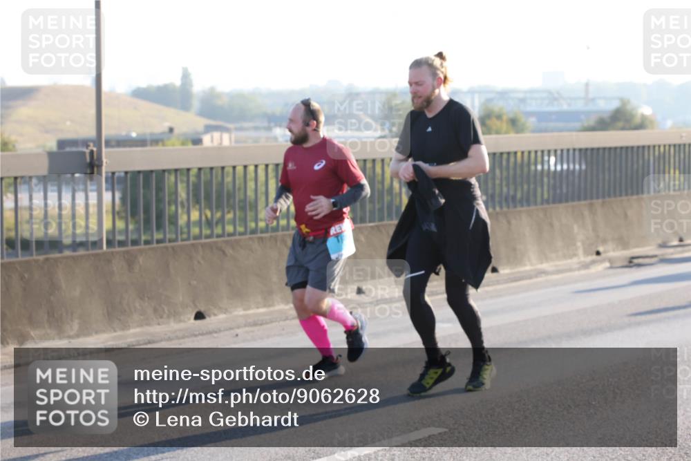 03.10.2025 - Köhlbrandbrückenlauf Lena Gebhardt http://msf.ph/oto/9062628 03.10.2025 09:20:23 Position 1  meine-sportfotos.de