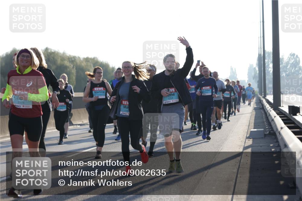 03.10.2025 - Köhlbrandbrückenlauf Jannik Wohlers http://msf.ph/oto/9062635 03.10.2025 09:23:44 Position 3 2174, 1728, 1136, 1254 meine-sportfotos.de