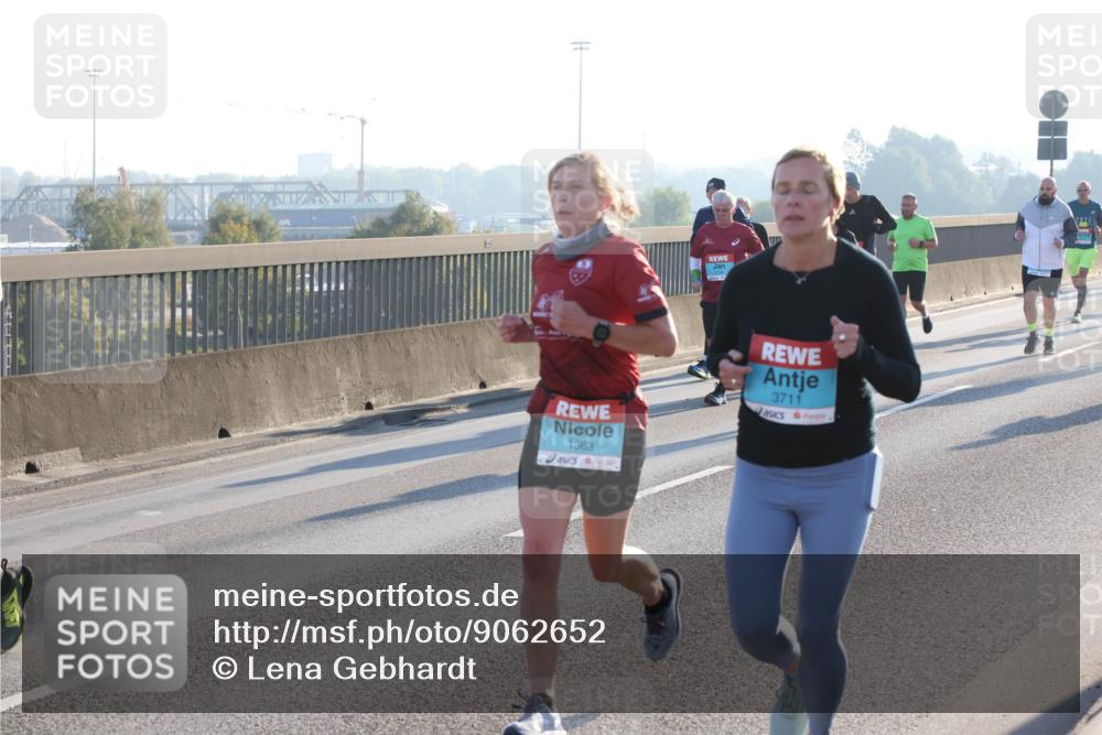 03.10.2025 - Köhlbrandbrückenlauf Lena Gebhardt http://msf.ph/oto/9062652 03.10.2025 09:20:23 Position 1 1363, 3711 meine-sportfotos.de