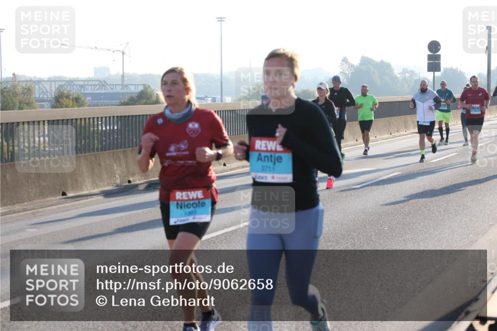 03.10.2025 - Köhlbrandbrückenlauf Lena Gebhardt http://msf.ph/oto/9062658 03.10.2025 09:20:24 Position 1 3711 meine-sportfotos.de