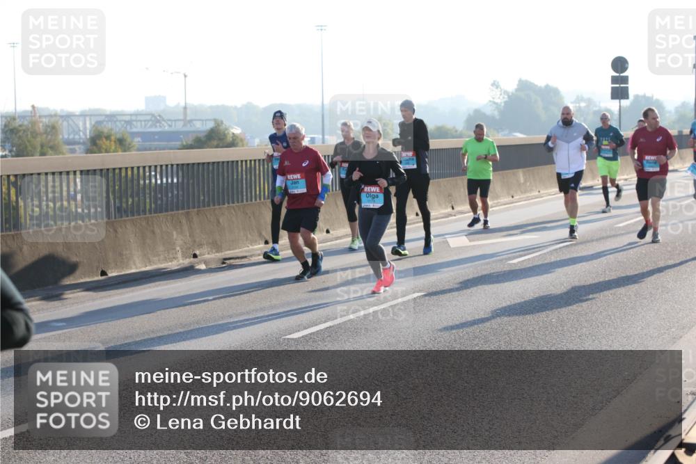 03.10.2025 - Köhlbrandbrückenlauf Lena Gebhardt http://msf.ph/oto/9062694 03.10.2025 09:20:25 Position 1  meine-sportfotos.de