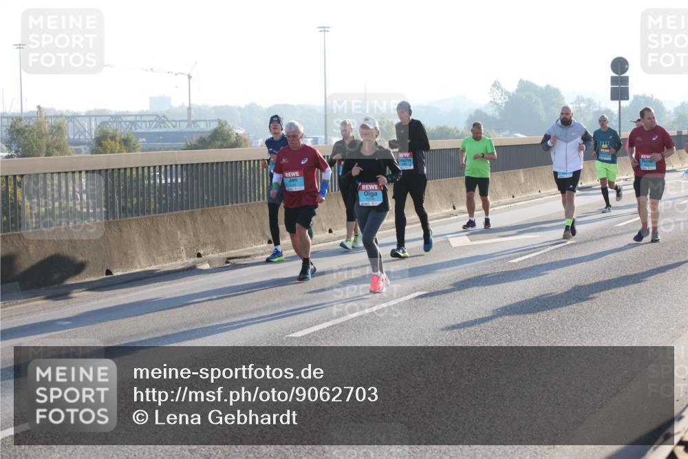 03.10.2025 - Köhlbrandbrückenlauf Lena Gebhardt http://msf.ph/oto/9062703 03.10.2025 09:20:25 Position 1  meine-sportfotos.de
