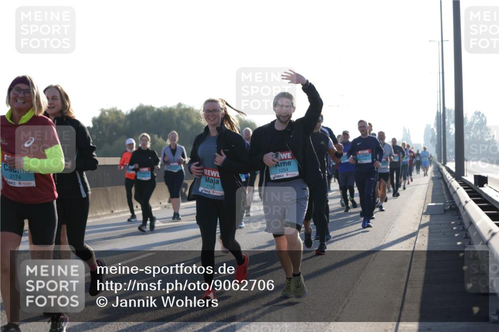 03.10.2025 - Köhlbrandbrückenlauf Jannik Wohlers http://msf.ph/oto/9062706 03.10.2025 09:23:45 Position 3 2174, 1136, 1254 meine-sportfotos.de