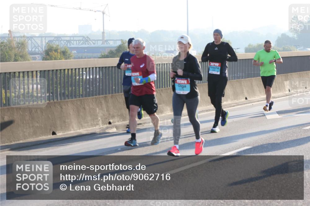 03.10.2025 - Köhlbrandbrückenlauf Lena Gebhardt http://msf.ph/oto/9062716 03.10.2025 09:20:25 Position 1  meine-sportfotos.de