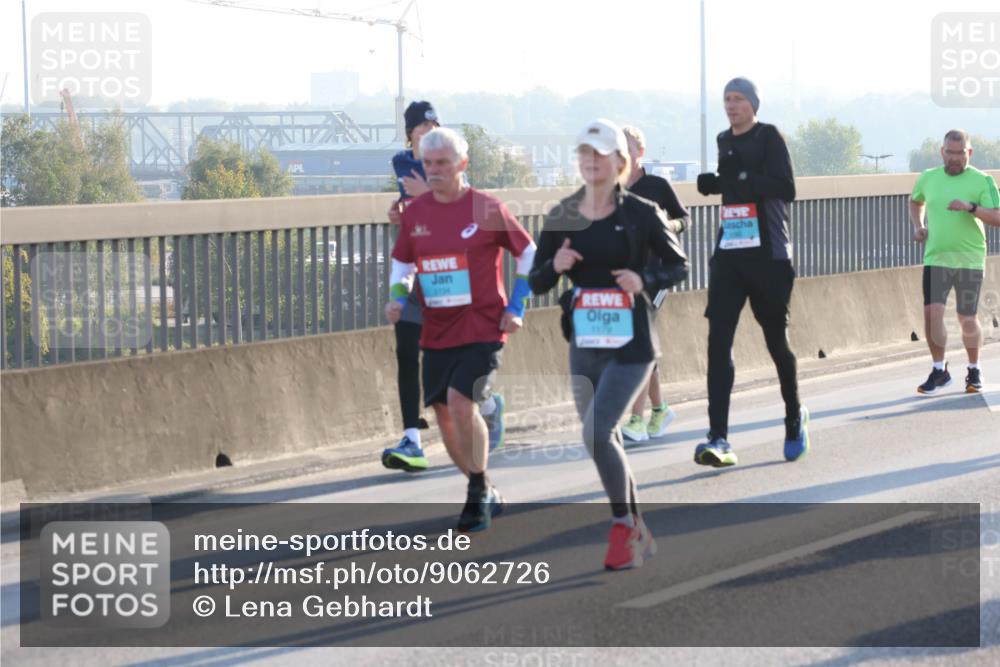 03.10.2025 - Köhlbrandbrückenlauf Lena Gebhardt http://msf.ph/oto/9062726 03.10.2025 09:20:25 Position 1  meine-sportfotos.de