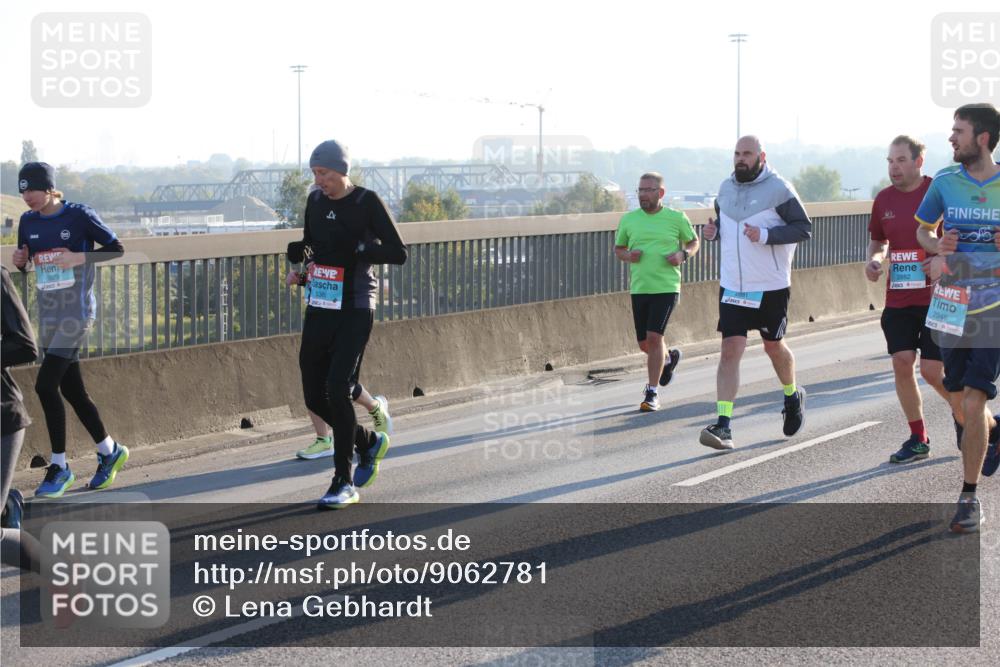 03.10.2025 - Köhlbrandbrückenlauf Lena Gebhardt http://msf.ph/oto/9062781 03.10.2025 09:20:27 Position 1 2882, 2946 meine-sportfotos.de
