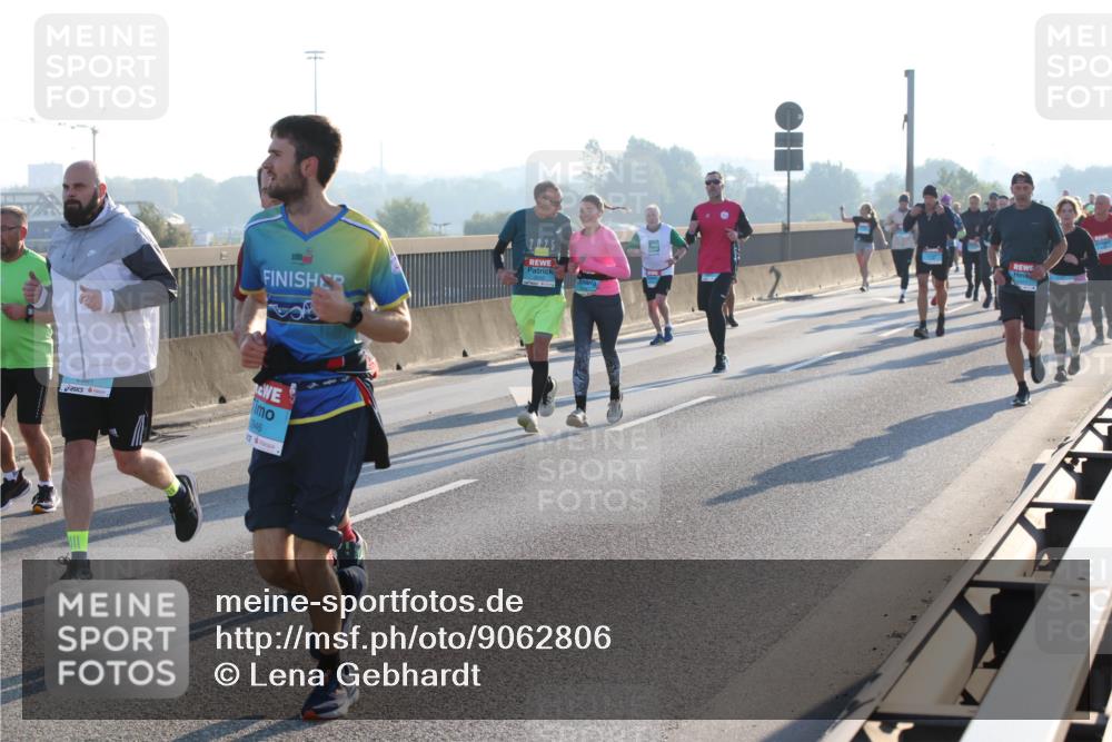 03.10.2025 - Köhlbrandbrückenlauf Lena Gebhardt http://msf.ph/oto/9062806 03.10.2025 09:20:28 Position 1 2946, 15 meine-sportfotos.de