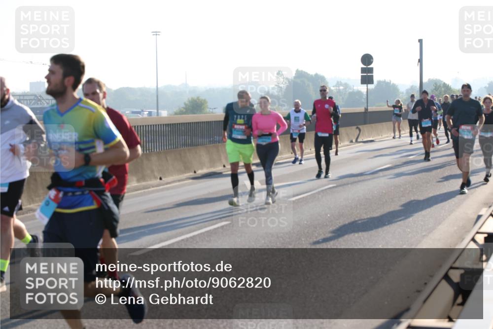 03.10.2025 - Köhlbrandbrückenlauf Lena Gebhardt http://msf.ph/oto/9062820 03.10.2025 09:20:28 Position 1  meine-sportfotos.de