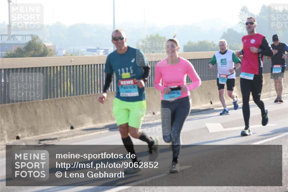 03.10.2025 - Köhlbrandbrückenlauf Lena Gebhardt http://msf.ph/oto/9062852 03.10.2025 09:20:29 Position 1 2025 meine-sportfotos.de