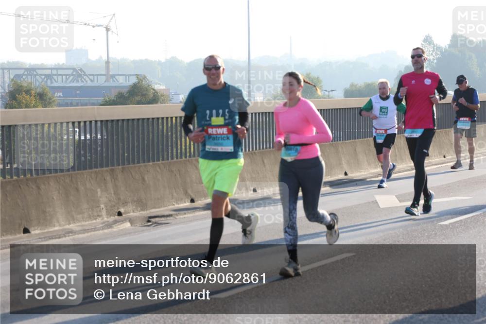 03.10.2025 - Köhlbrandbrückenlauf Lena Gebhardt http://msf.ph/oto/9062861 03.10.2025 09:20:30 Position 1 2025 meine-sportfotos.de