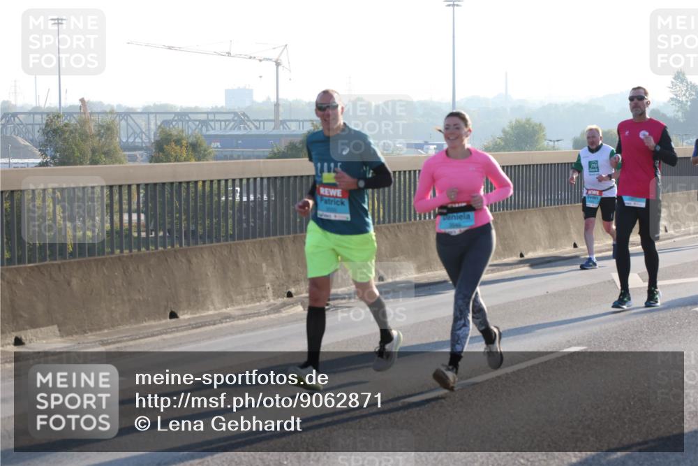 03.10.2025 - Köhlbrandbrückenlauf Lena Gebhardt http://msf.ph/oto/9062871 03.10.2025 09:20:30 Position 1  meine-sportfotos.de