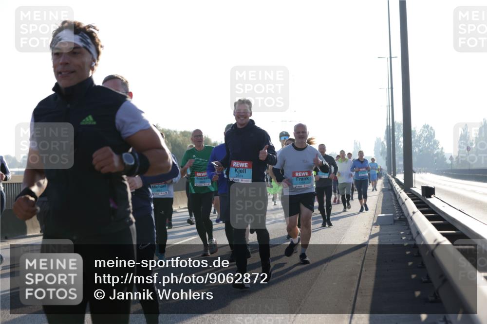 03.10.2025 - Köhlbrandbrückenlauf Jannik Wohlers http://msf.ph/oto/9062872 03.10.2025 09:23:49 Position 3 2624, 1704 meine-sportfotos.de