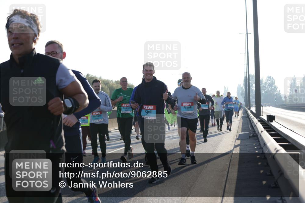 03.10.2025 - Köhlbrandbrückenlauf Jannik Wohlers http://msf.ph/oto/9062885 03.10.2025 09:23:49 Position 3 2624, 1704 meine-sportfotos.de