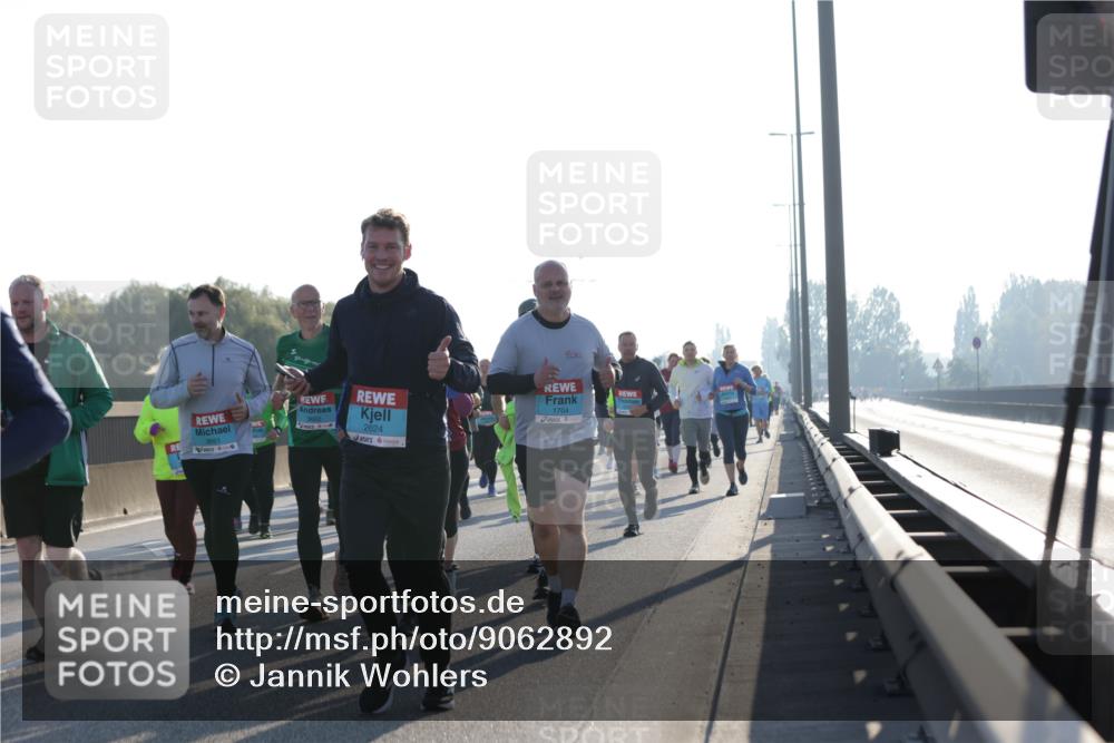03.10.2025 - Köhlbrandbrückenlauf Jannik Wohlers http://msf.ph/oto/9062892 03.10.2025 09:23:50 Position 3 2624, 1704 meine-sportfotos.de