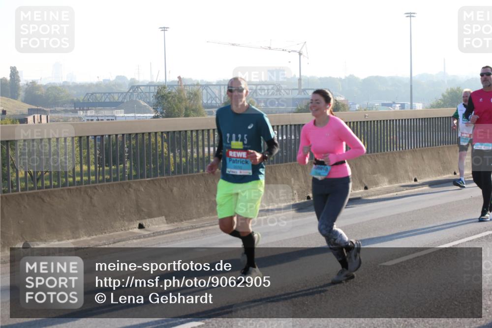 03.10.2025 - Köhlbrandbrückenlauf Lena Gebhardt http://msf.ph/oto/9062905 03.10.2025 09:20:30 Position 1 2025 meine-sportfotos.de