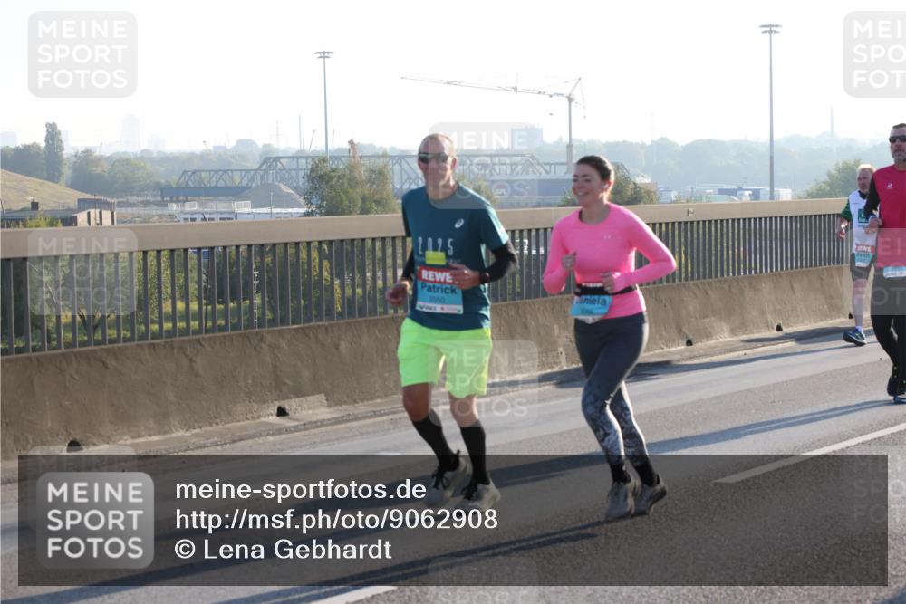 03.10.2025 - Köhlbrandbrückenlauf Lena Gebhardt http://msf.ph/oto/9062908 03.10.2025 09:20:31 Position 1 20, 25, 3550 meine-sportfotos.de