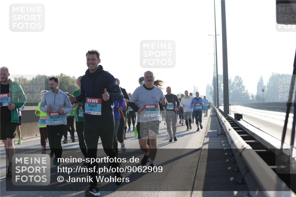 03.10.2025 - Köhlbrandbrückenlauf Jannik Wohlers http://msf.ph/oto/9062909 03.10.2025 09:23:50 Position 3 2873, 3661, 2624, 1704 meine-sportfotos.de