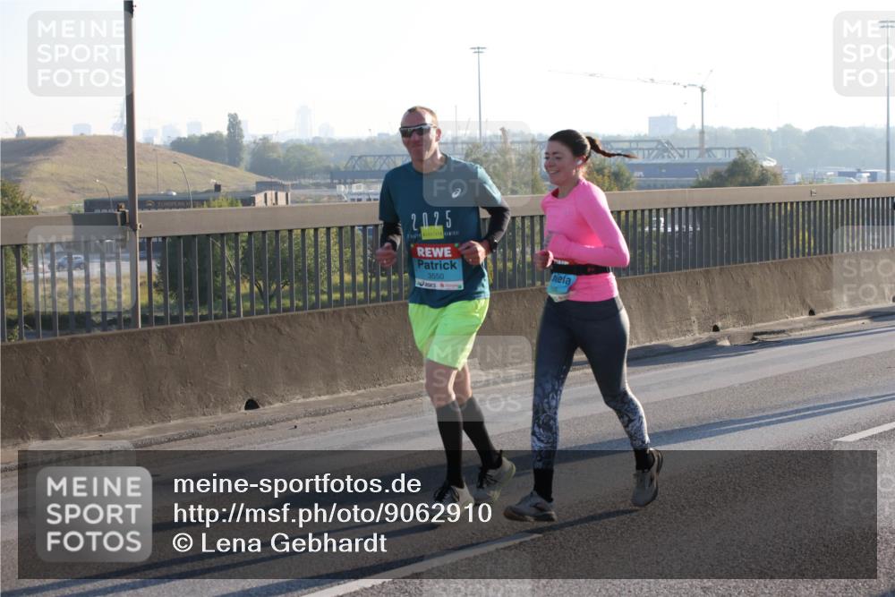 03.10.2025 - Köhlbrandbrückenlauf Lena Gebhardt http://msf.ph/oto/9062910 03.10.2025 09:20:31 Position 1 2025, 3550 meine-sportfotos.de