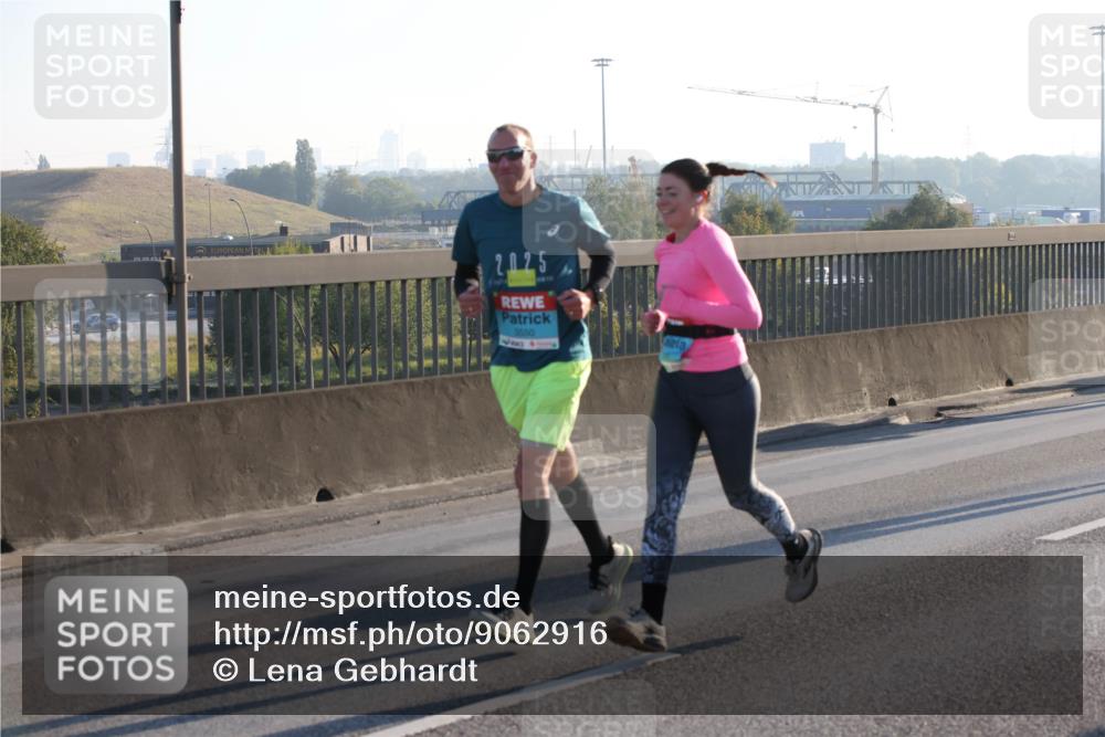 03.10.2025 - Köhlbrandbrückenlauf Lena Gebhardt http://msf.ph/oto/9062916 03.10.2025 09:20:31 Position 1 2025, 3550 meine-sportfotos.de