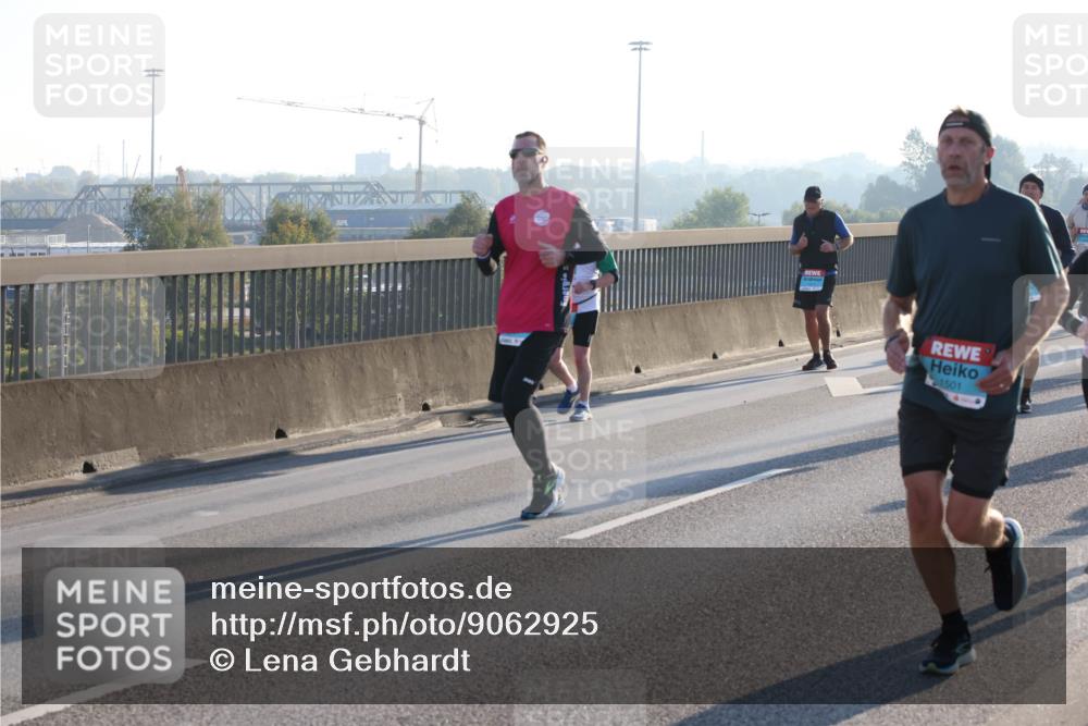 03.10.2025 - Köhlbrandbrückenlauf Lena Gebhardt http://msf.ph/oto/9062925 03.10.2025 09:20:32 Position 1 1501 meine-sportfotos.de