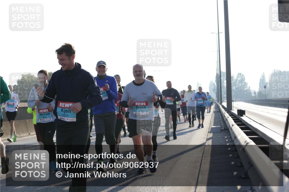03.10.2025 - Köhlbrandbrückenlauf Jannik Wohlers http://msf.ph/oto/9062937 03.10.2025 09:23:50 Position 3 3661, 2624, 1704 meine-sportfotos.de