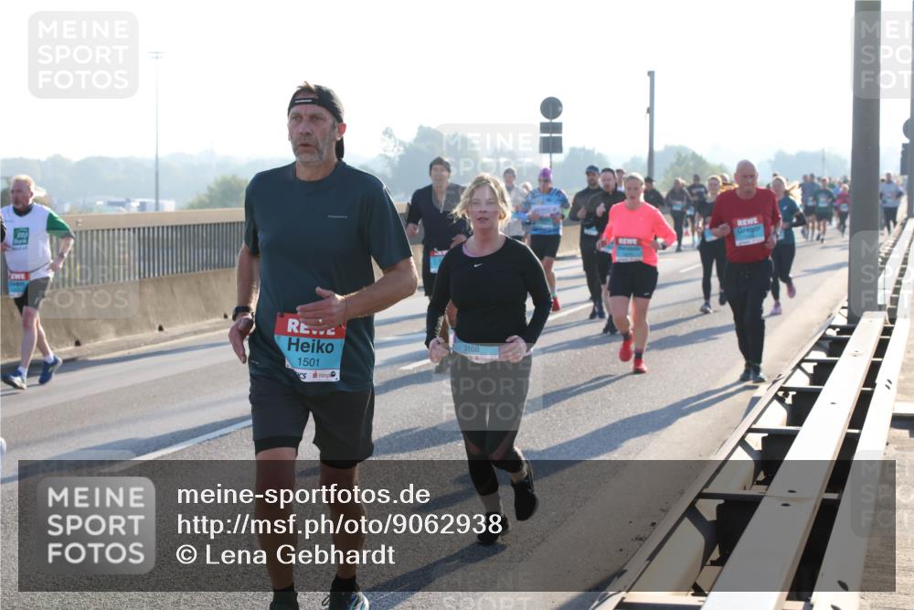 03.10.2025 - Köhlbrandbrückenlauf Lena Gebhardt http://msf.ph/oto/9062938 03.10.2025 09:20:32 Position 1 1501, 3168 meine-sportfotos.de