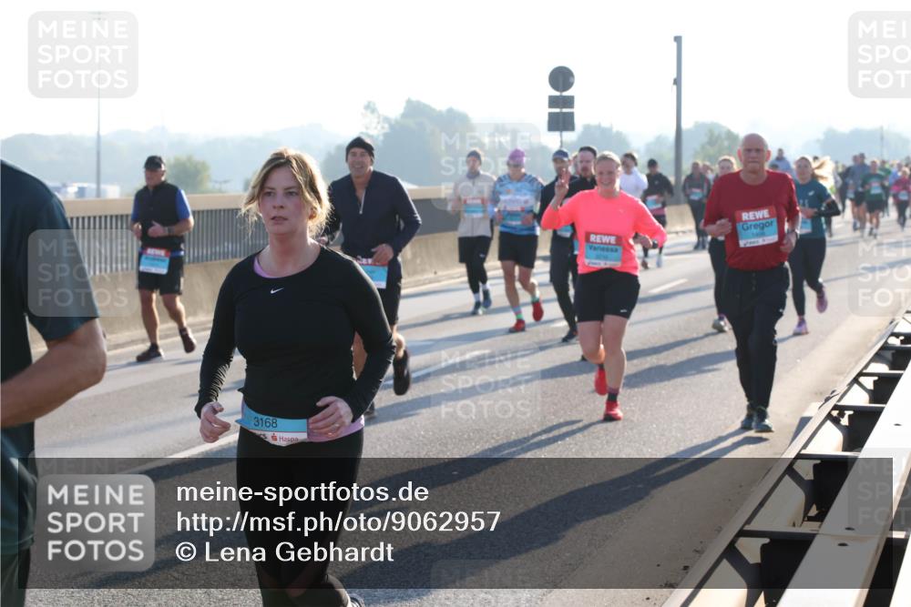 03.10.2025 - Köhlbrandbrückenlauf Lena Gebhardt http://msf.ph/oto/9062957 03.10.2025 09:20:33 Position 1  meine-sportfotos.de