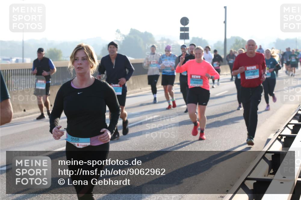 03.10.2025 - Köhlbrandbrückenlauf Lena Gebhardt http://msf.ph/oto/9062962 03.10.2025 09:20:33 Position 1 3168 meine-sportfotos.de