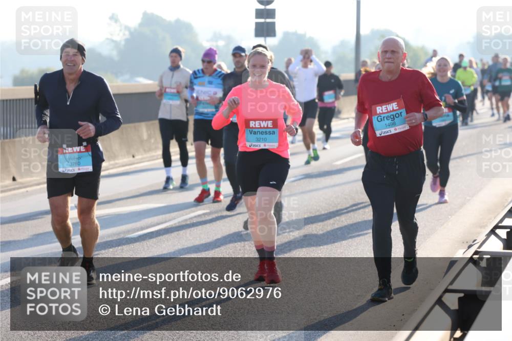 03.10.2025 - Köhlbrandbrückenlauf Lena Gebhardt http://msf.ph/oto/9062976 03.10.2025 09:20:33 Position 1 3750, 3210, 1498 meine-sportfotos.de