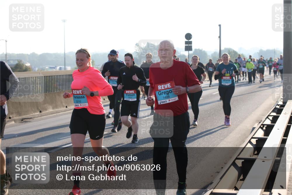 03.10.2025 - Köhlbrandbrückenlauf Lena Gebhardt http://msf.ph/oto/9063026 03.10.2025 09:20:35 Position 1 3210, 1605, 3515, 1498 meine-sportfotos.de