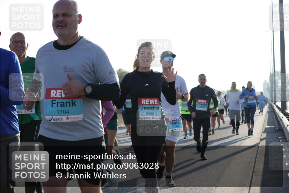 03.10.2025 - Köhlbrandbrückenlauf Jannik Wohlers http://msf.ph/oto/9063028 03.10.2025 09:23:52 Position 3 366, 1704, 3660, 1938, 2008 meine-sportfotos.de